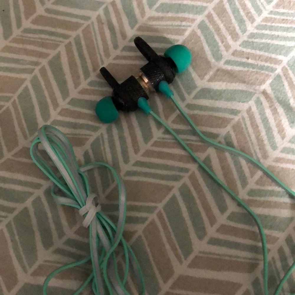 Headphones with magnetic earphones. Never used!